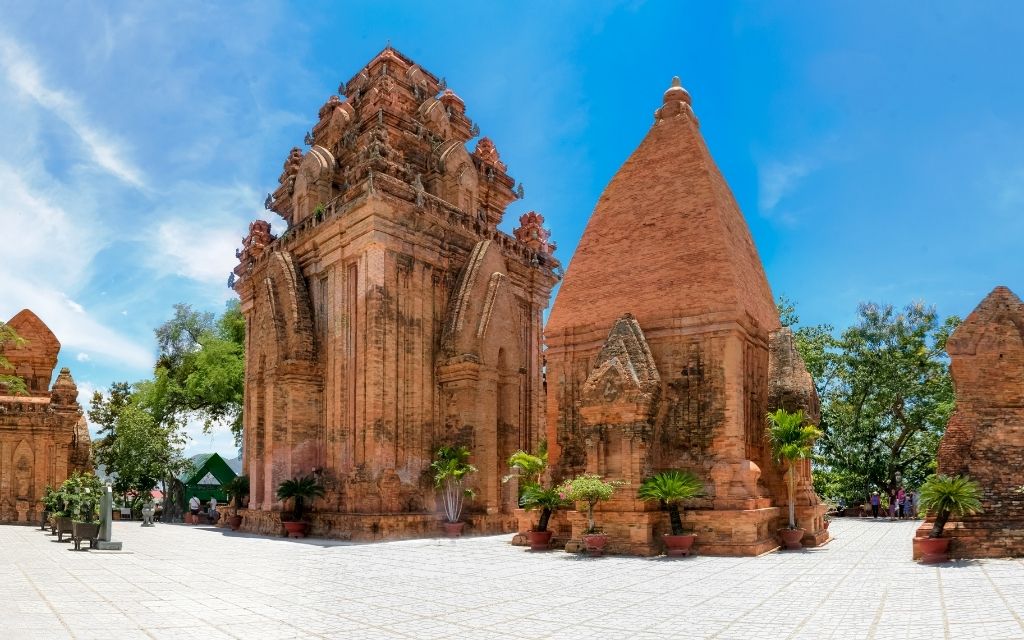 Cách di chuyển đến Tháp Bà Ponagar từ trung tâm Nha Trang