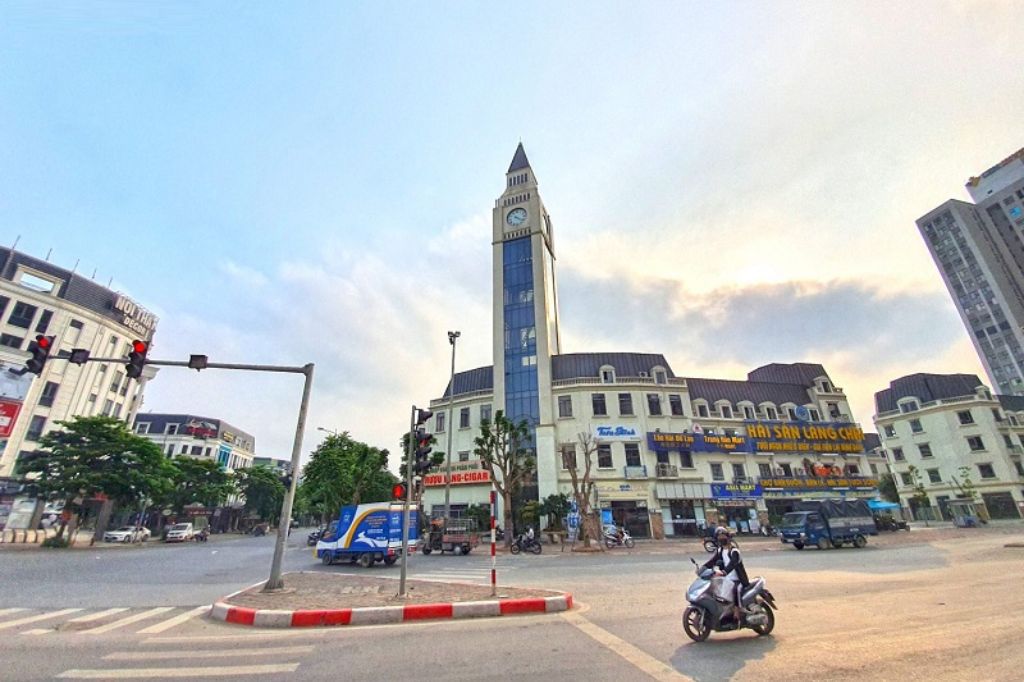 Tháp đồng hồ Văn Phú La Casta