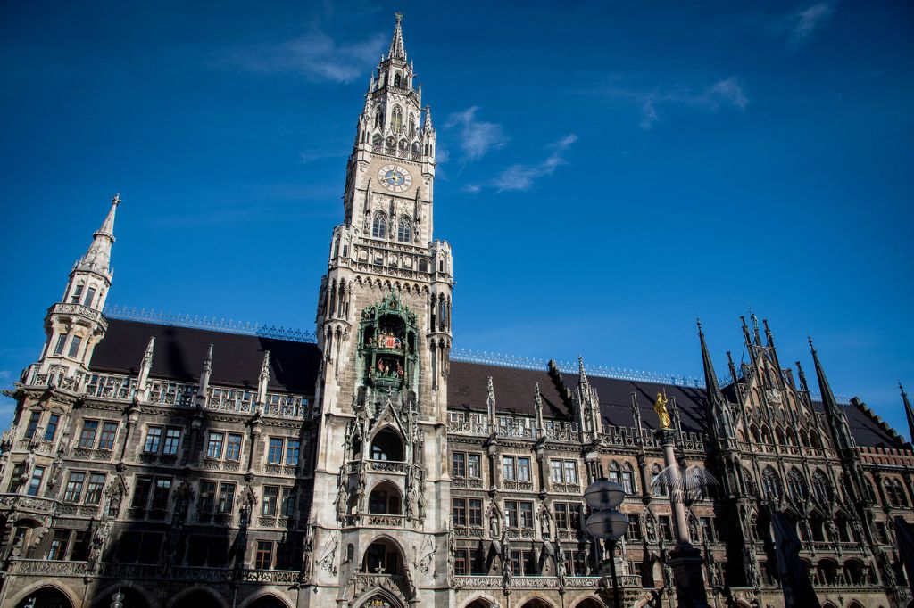 Tháp đồng hồ Rathaus Glockenspiel