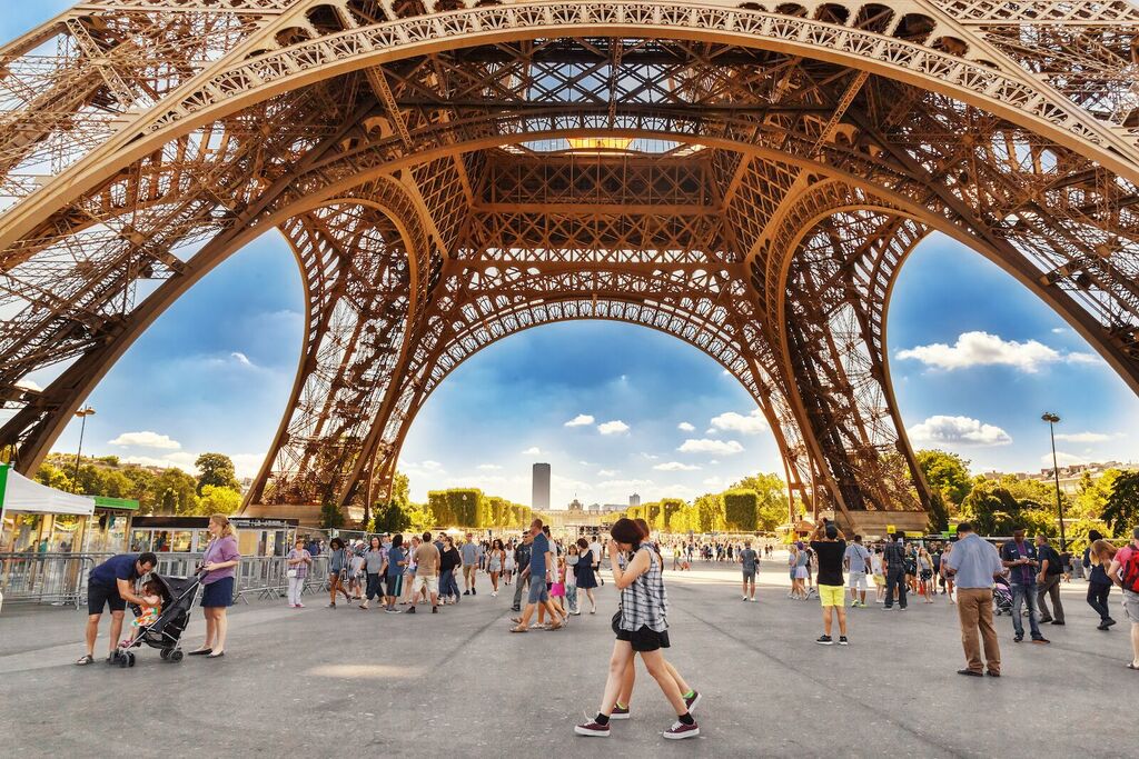 Tháp Eiffel có nhiều loại vé tham quan