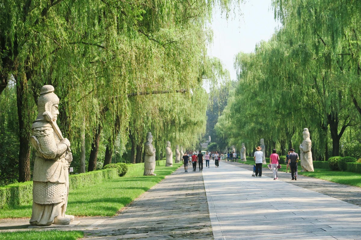 Dạo bước trên con đường Thần Lộ 