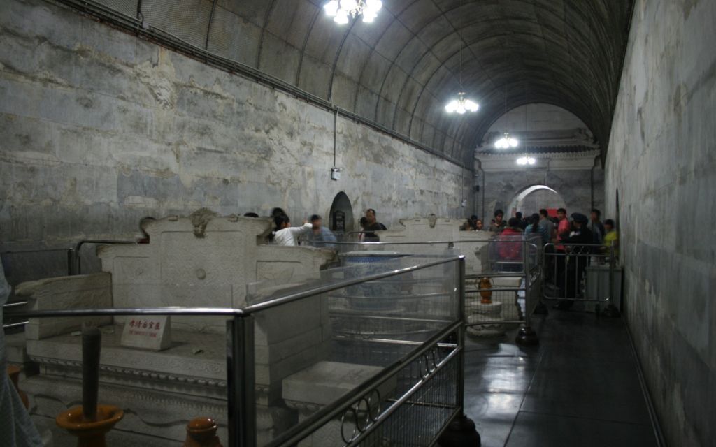 Địa cung Định Lăng