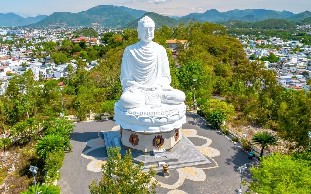 Chùa Long Sơn Nha Trang 