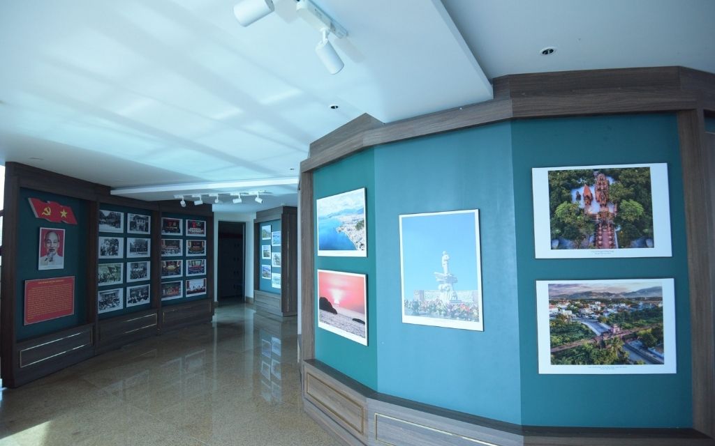 Không gian trưng bày văn hóa bên trong tháp Trầm Hương