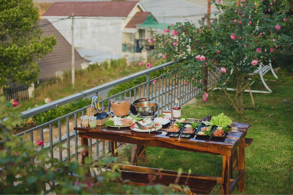 Không gian quán Nướng Đường Tàu Đà Lạt ở Nam Hồ