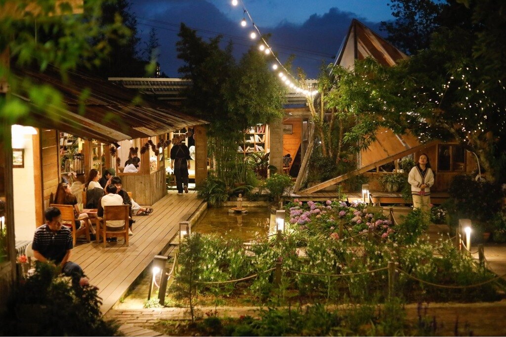 Tiệm cà phê Túi Mơ To view thung lũng Đà Lạt