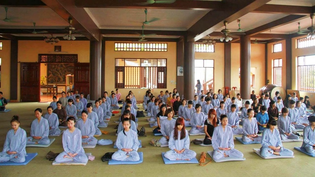 Phật tử tham dự khóa tu thiền