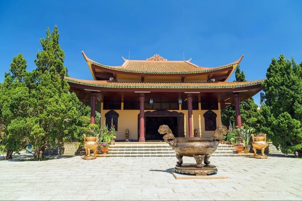 hánh điện Thiền viện Trúc Lâm