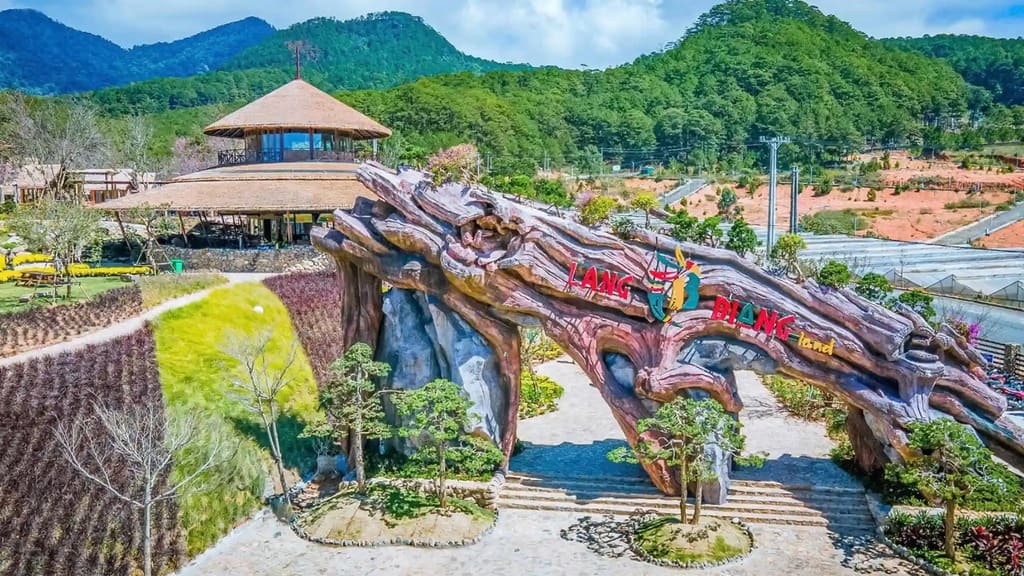 Toàn cảnh núi rừng tại khu du lịch Langbiang Đà Lạt