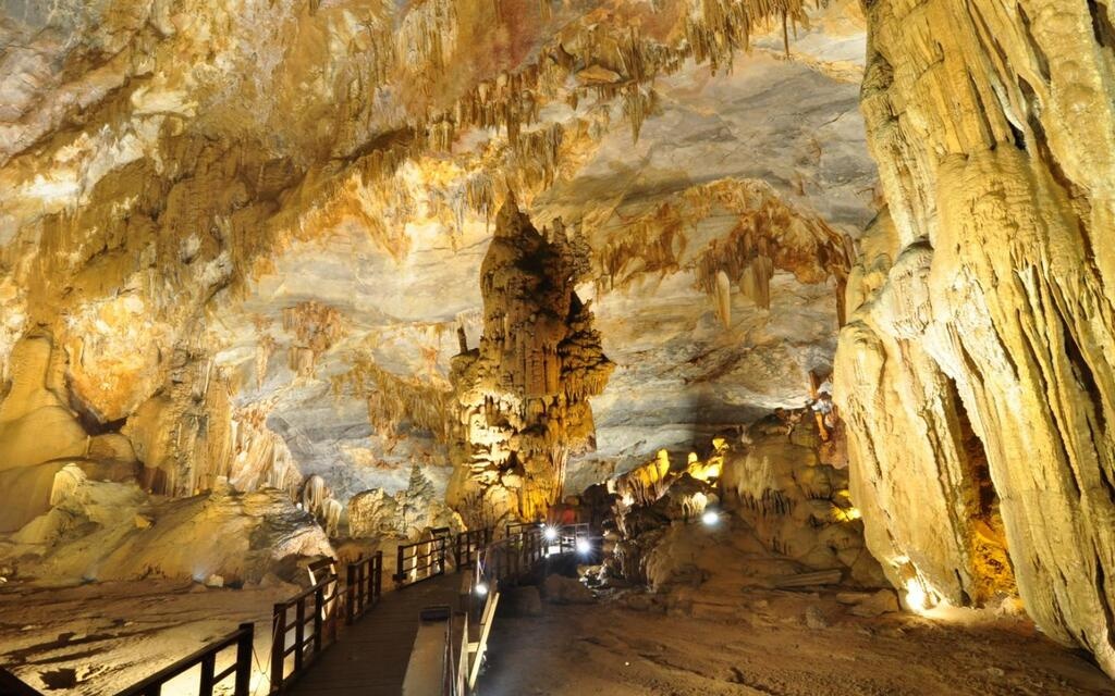 Hang động Thung Nắng