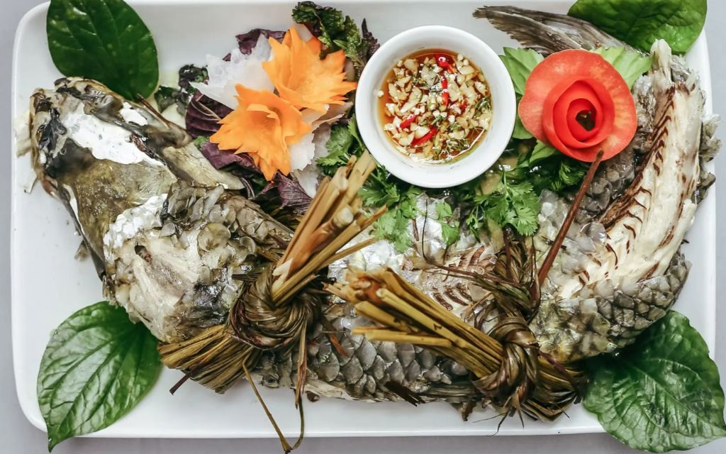 Món cá trắm chế biến tại Thung Nham Ninh Bình