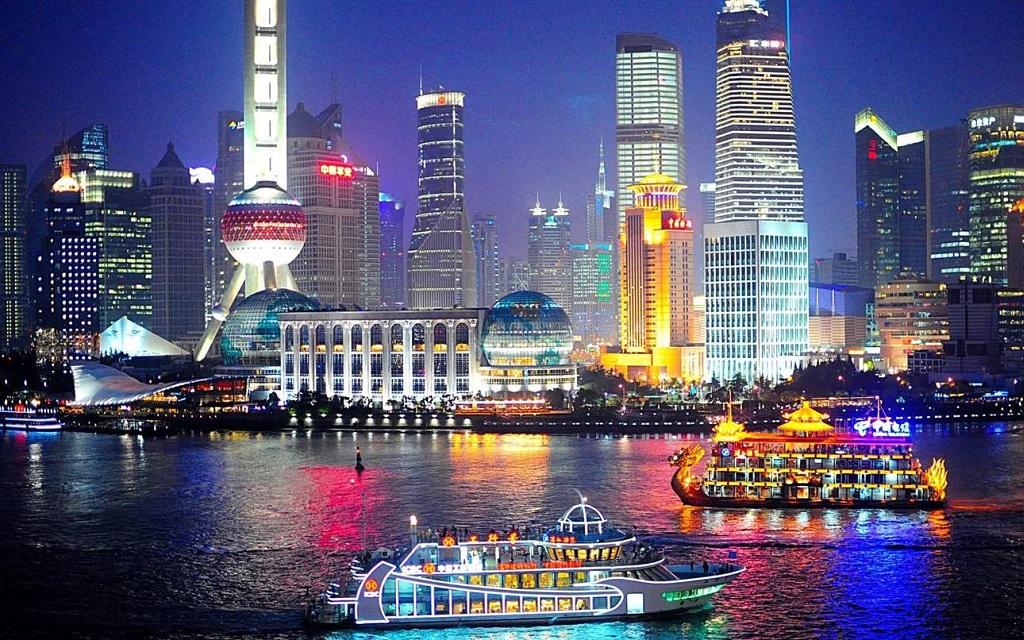 Du thuyền trên sông Hoàng Phố