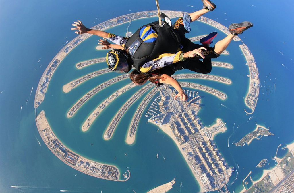 trải nghiệm nhảy dù ở dubai