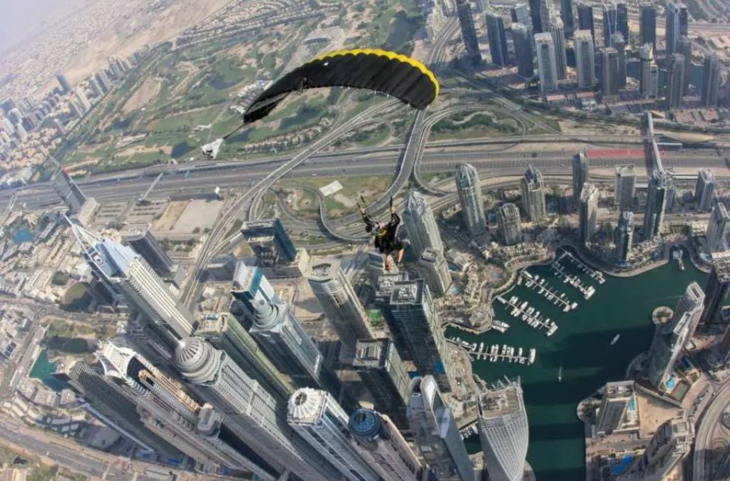 Thời điểm nào phù hợp để trải nghiệm nhảy dù ở Dubai