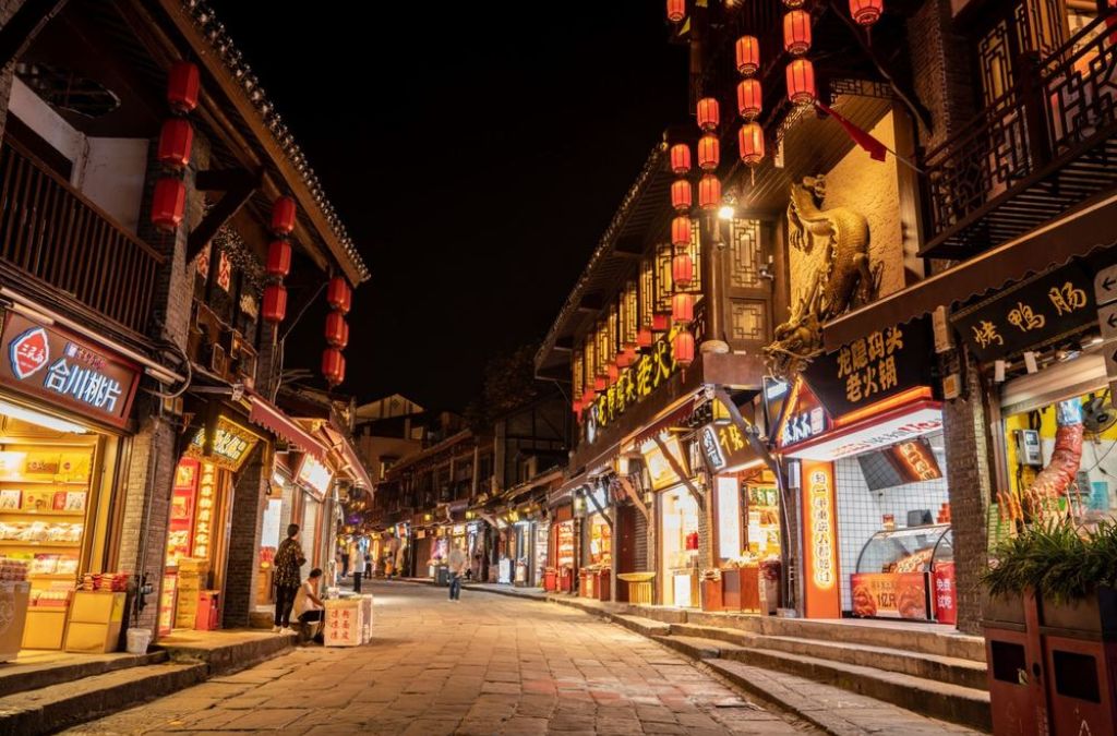  Phố cổ Từ Khí Khẩu với những dãy nhà treo đèn lồng về đêm