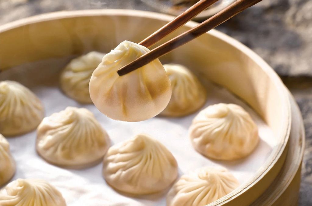  Tiểu long bao nóng trong xửng hấp bằng tre