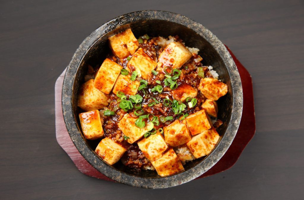  Đậu phụ Ma Bà với sốt cay và hành lá