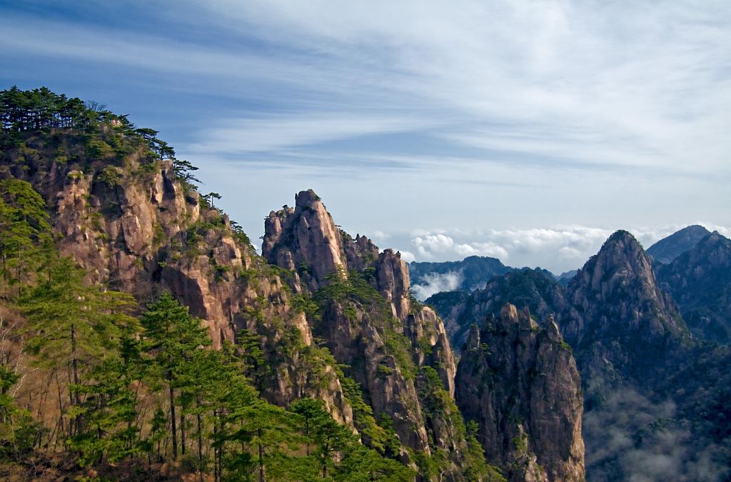 Những đỉnh núi đá và rừng thông tại Hoàng Sơn