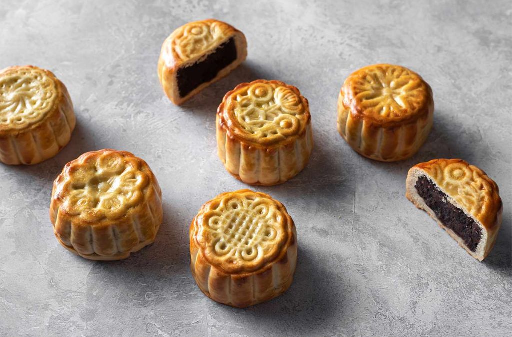 Bánh Trung Thu Trung Quốc với phần nhân đậu đỏ