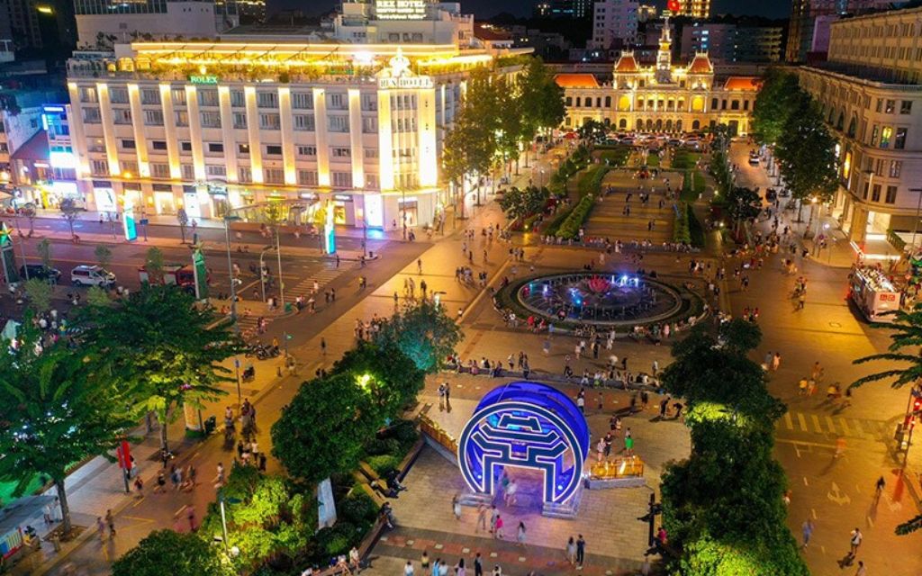 Phố đi bộ nguyễn huệ
