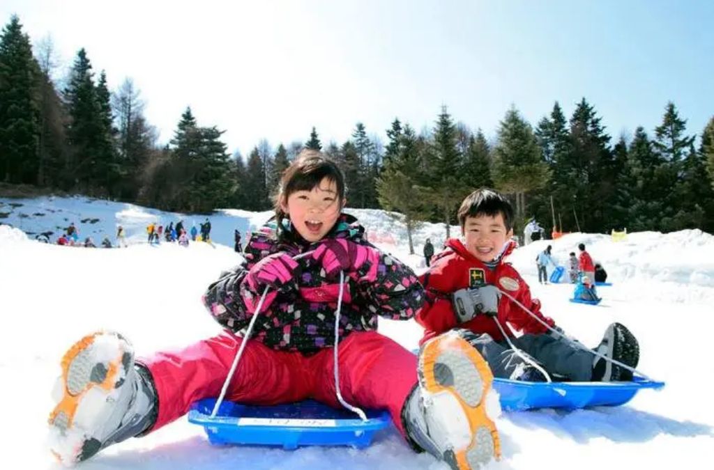 Trượt Sledding tại khu trượt tuyết Fujiten