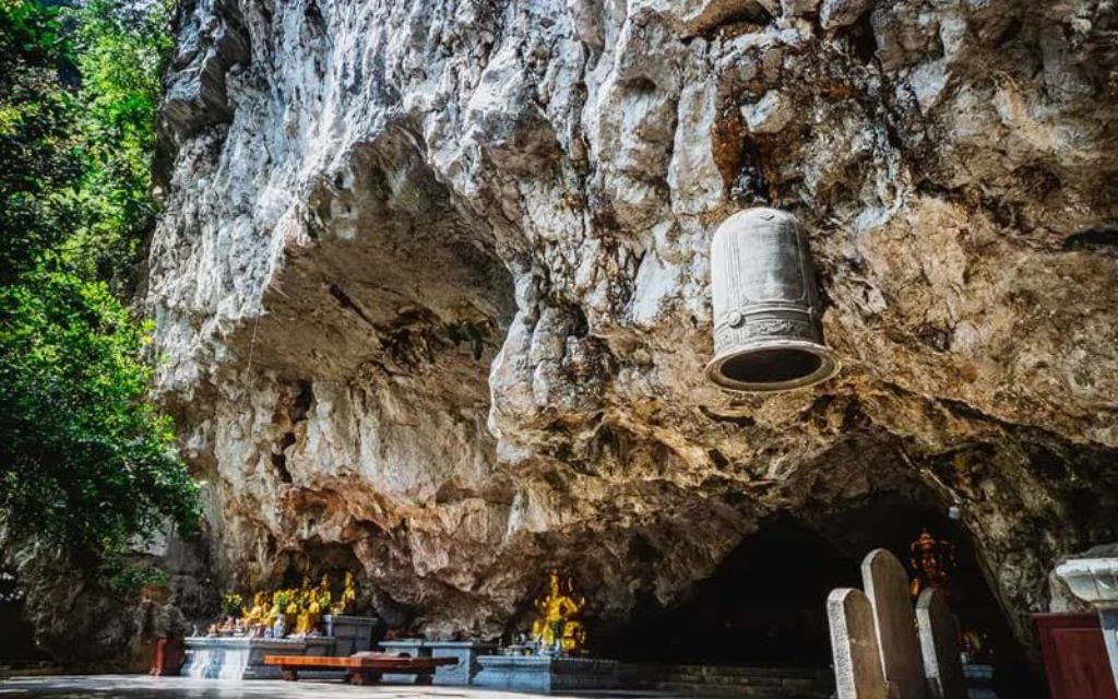 Tuyệt Tình Cốc vào mùa xuân