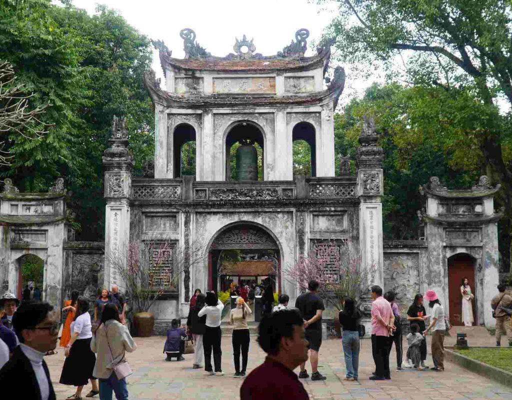 Giá vé và giờ mở cửa Văn Miếu