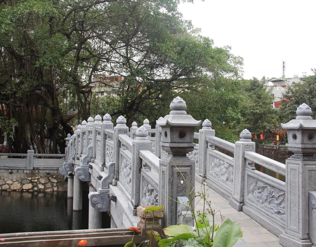 Hồ Văn và Vườn Giám