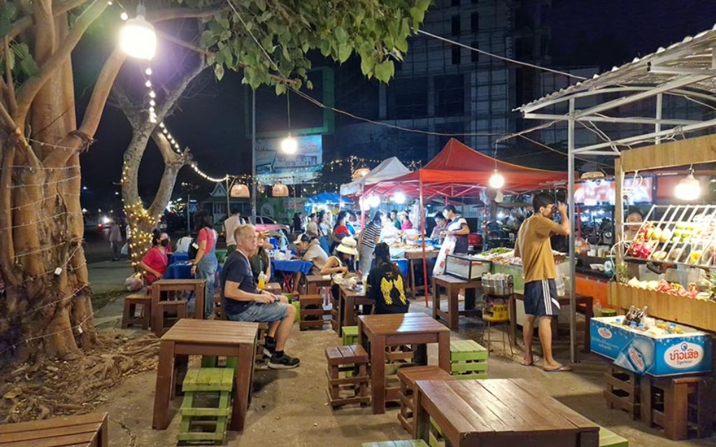 Chợ đêm Vang Vieng