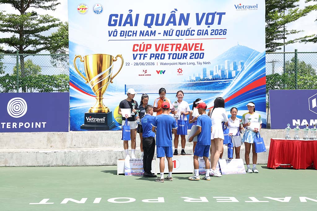 Buổi trao giải cho các cá nhân nữ xuất sắc của giải đấu