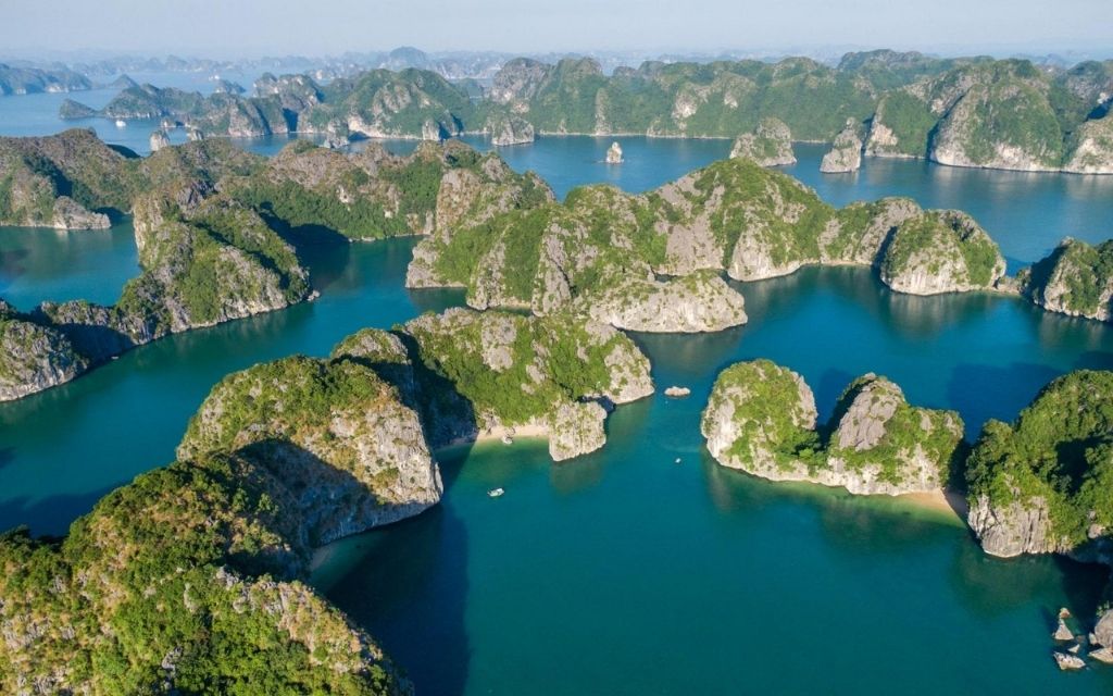 Hệ thống đảo đá vôi trên Vịnh Lan Hạ
