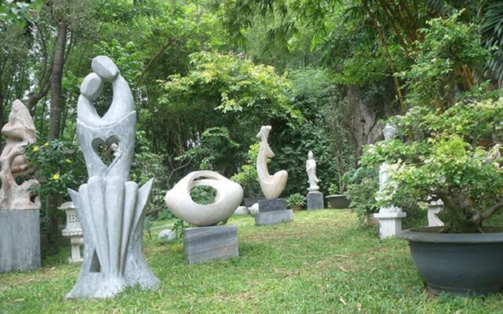 Vườn tượng tại Vườn hoa thành phố Đà Lạt