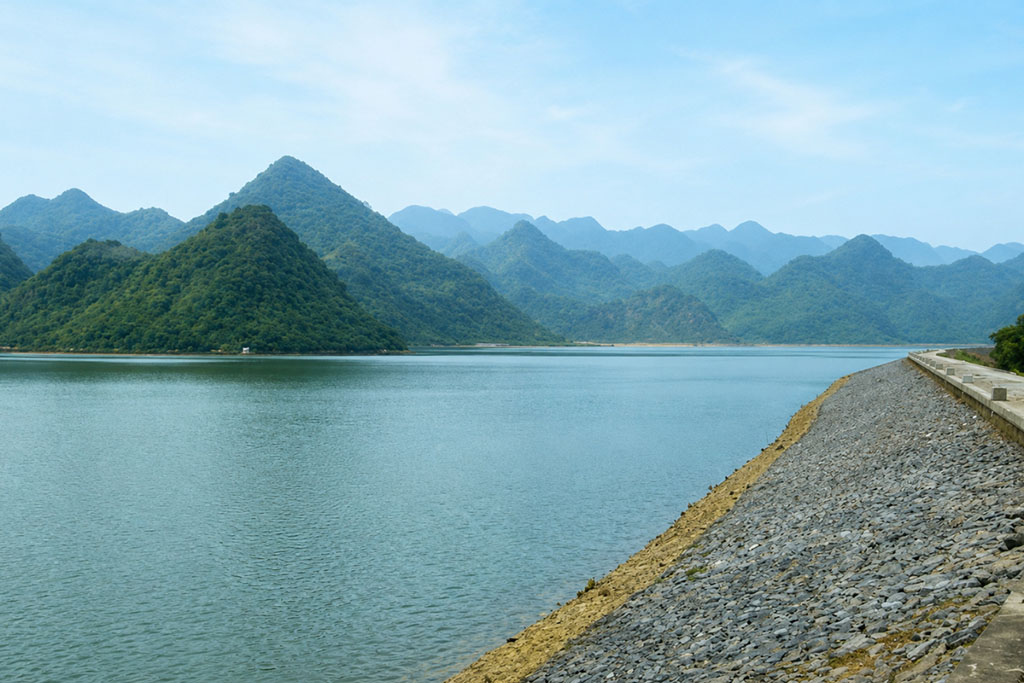 Hồ Yên Quang là điểm dừng chân thư giãn giữa thiên nhiên Cúc Phương.