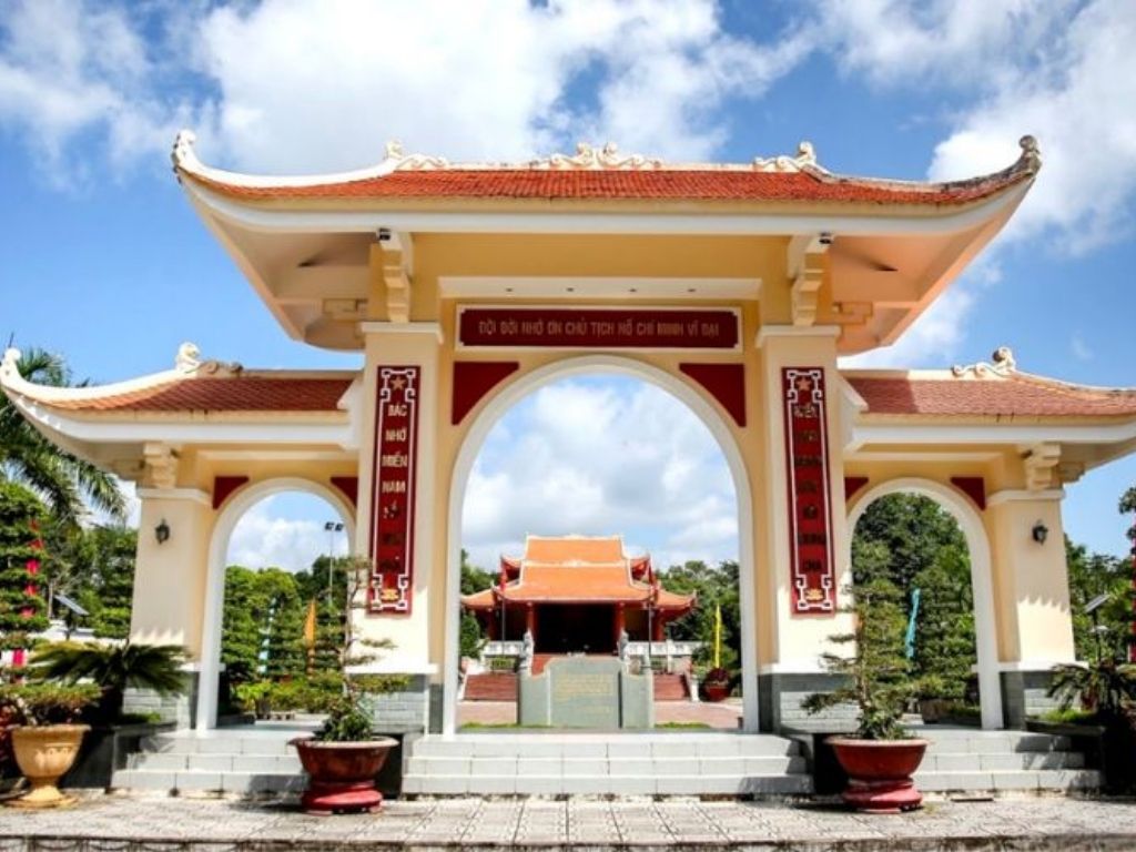 Khu tưởng niệm Chủ tịch Hồ Chí Minh tại TP. Cà Mau