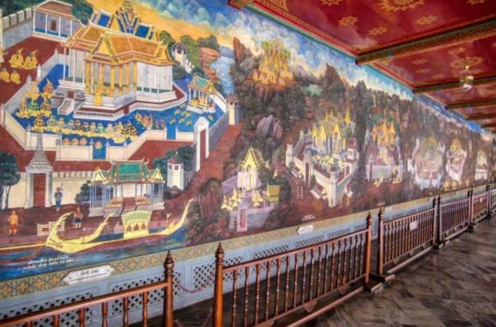 Hành lang tranh tường tái hiện sử thi Ramakien tại Wat Phra Kaew 
