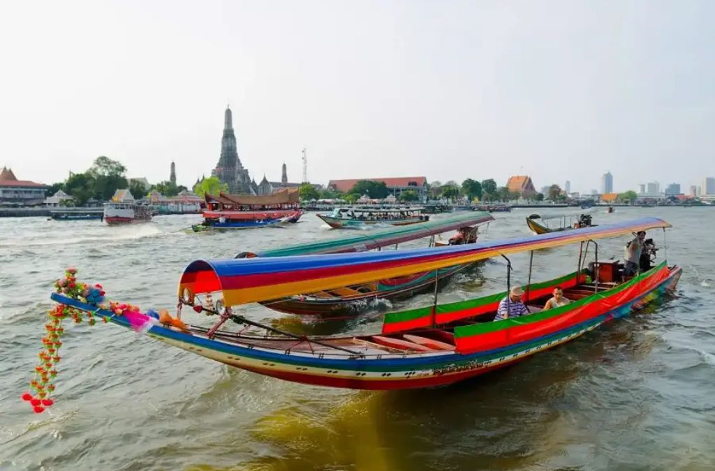 Đi thuyền trên sông Chao Phraya