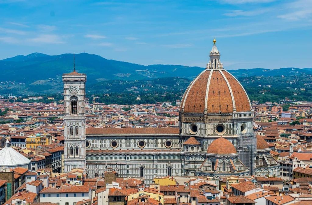 Nhà thờ chính tòa Florence và mái vòm Brunelleschi nhìn từ trên cao