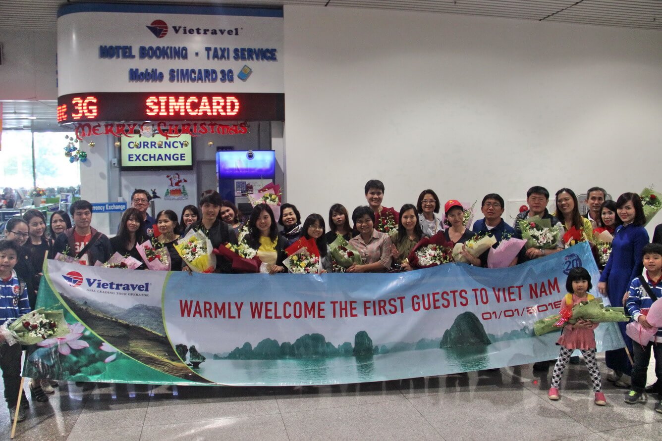 Ảnh buổi đón đoàn khách Thái Lan tại sân bay Tân Sơn Nhất ngày 1/1/2016
