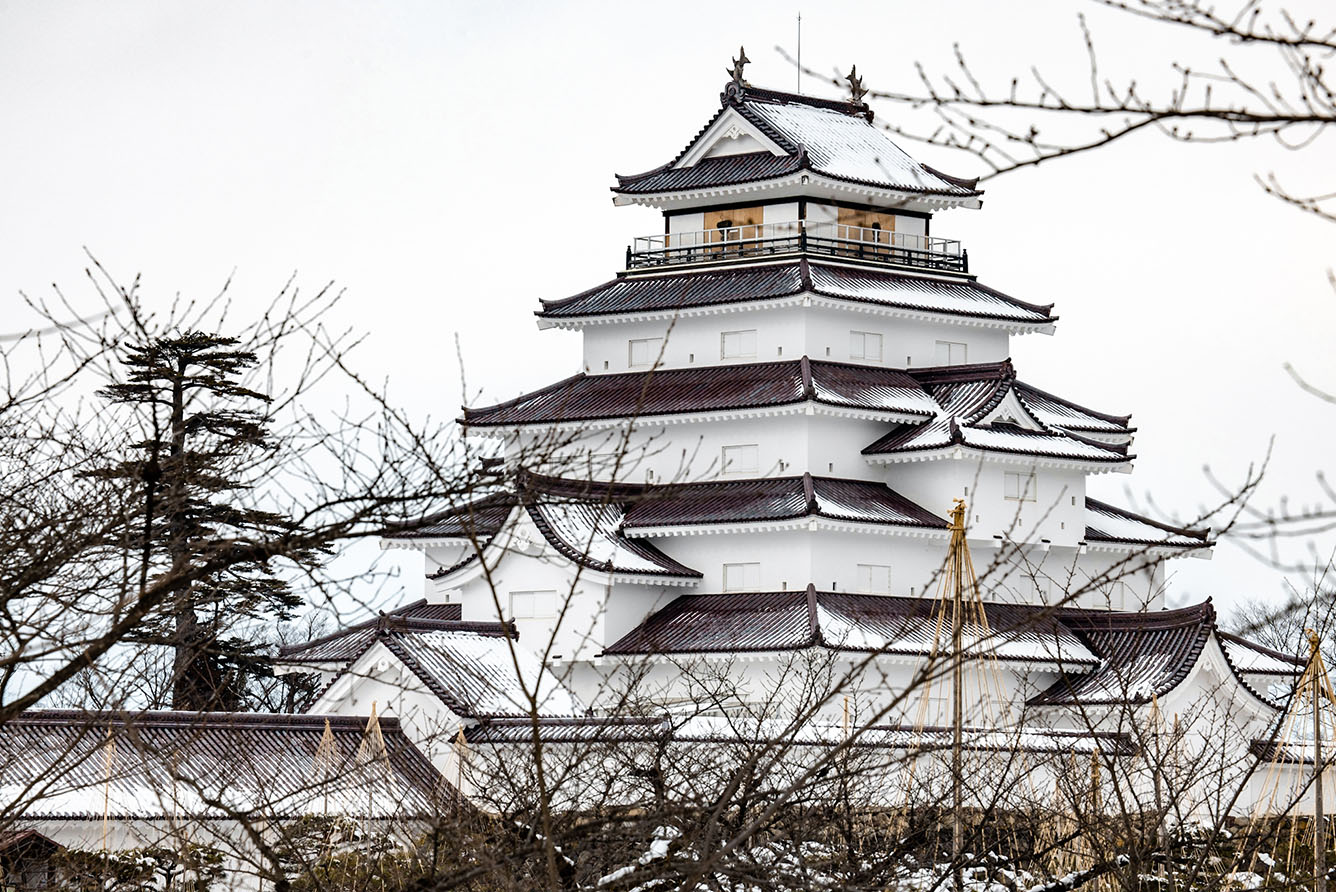 Lâu đài Tsuruga đẹp như nét vẽ của các vị thần
