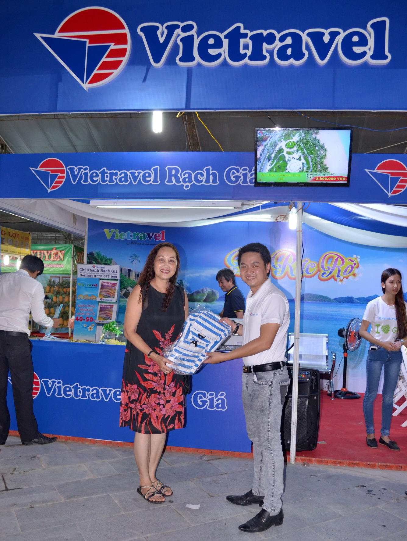 Công ty Du lịch Vietravel - Chi nhánh Rạch Giá tham gia Hội chợ thương mại vùng kinh tế trọng điểm khu vực ĐBSCL - Kiên Giang 2016