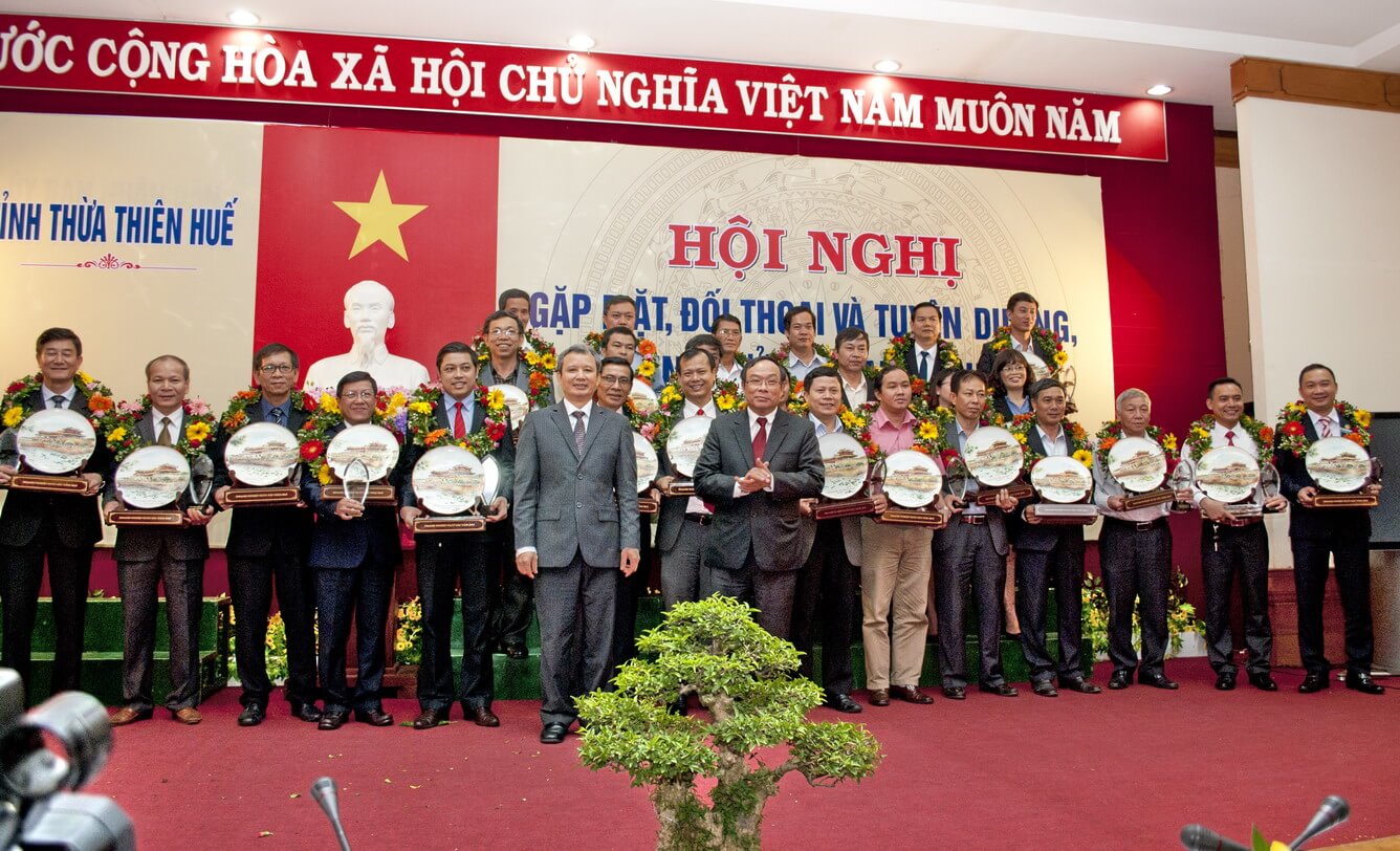 Vietravel Huế được vinh danh ‘Doanh nghiệp tiêu biểu năm 2015’