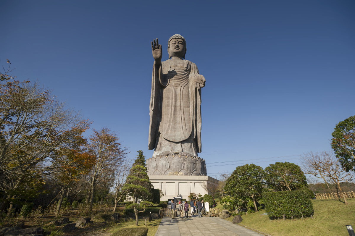 “Đón khách trong trang phục Nhật Bản truyền thống” tại tượng phật Ushiku