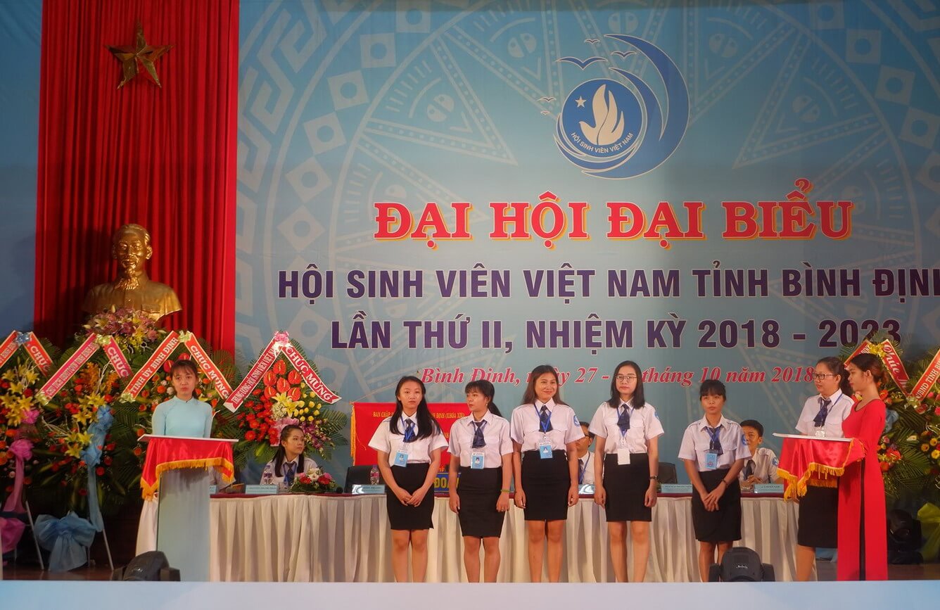 Vietravel Quy Nhơn trao học bổng cho sinh viên nghèo có thành tích xuất sắc