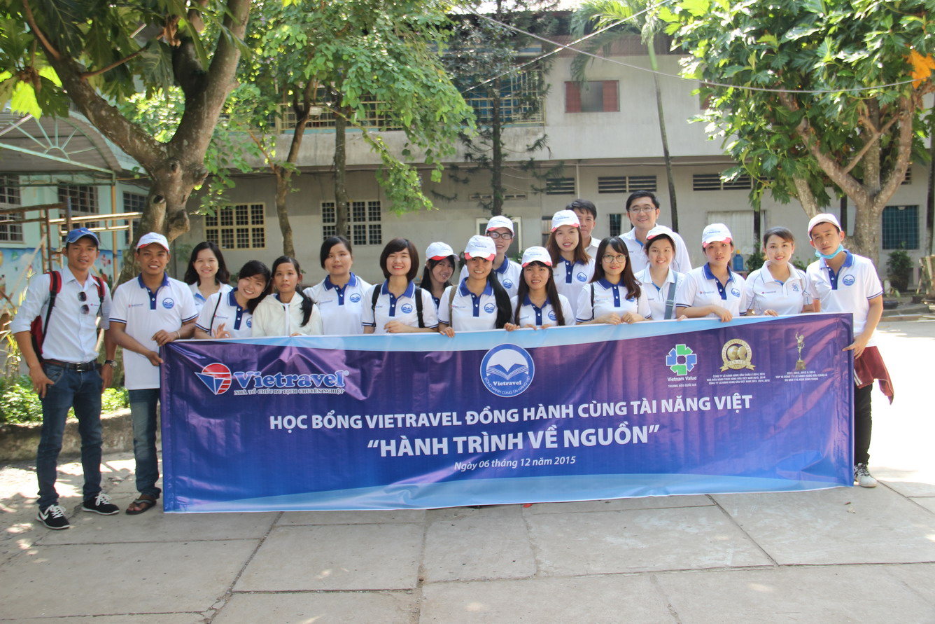 Vietravel trao học bổng Đồng hành cùng tài năng Việt