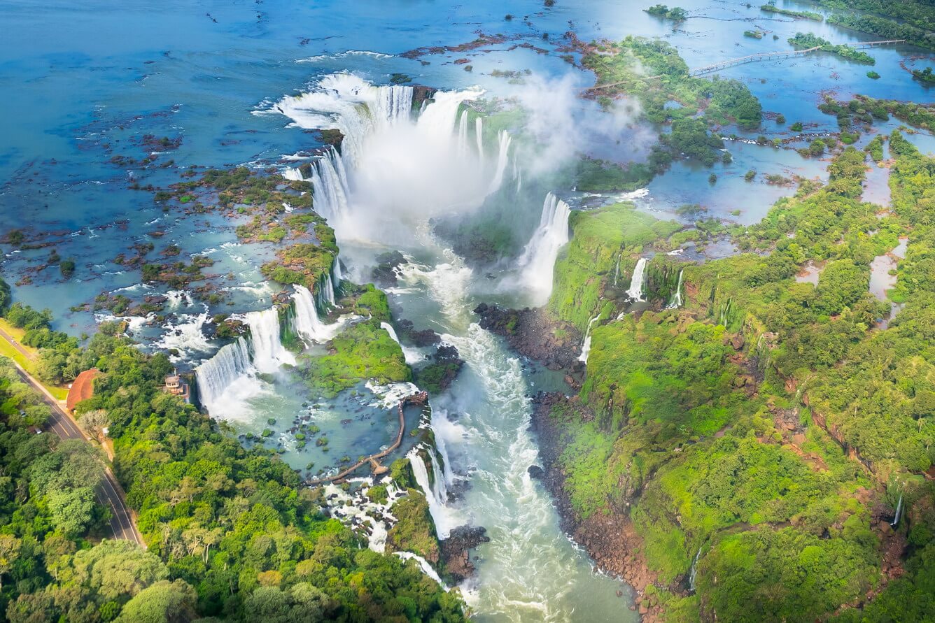8.Thác Iguazu (Argentina & Brazil)