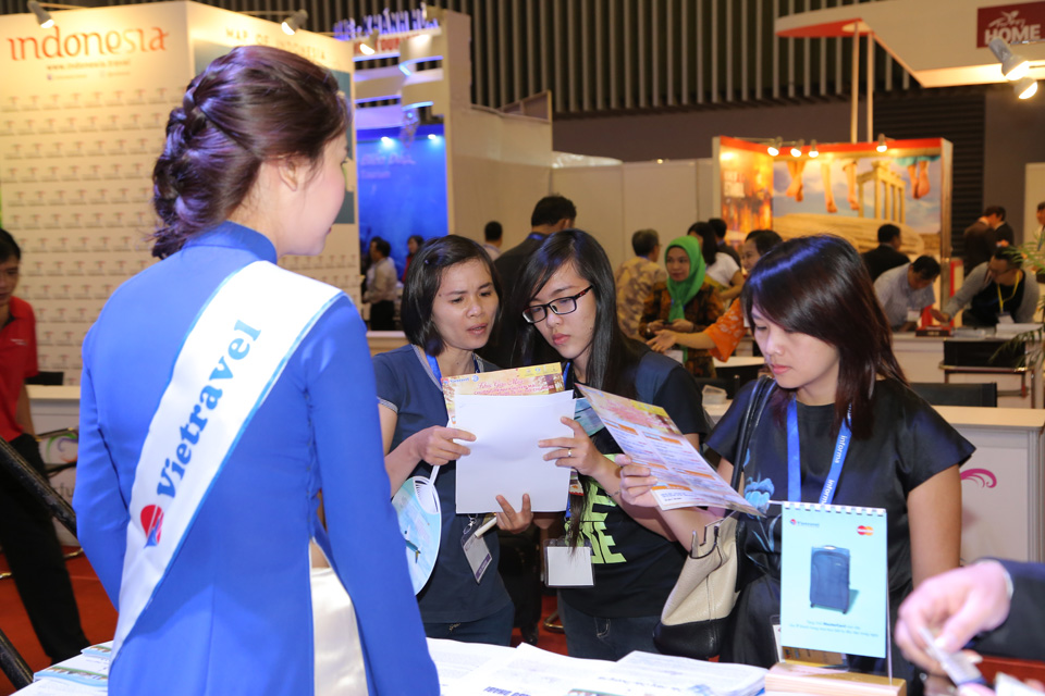 Đông đảo du khách tham quan gian hàng Vietravel tại Hội chợ Du lịch quốc tế TP.HCM - ITE HCMC 2015