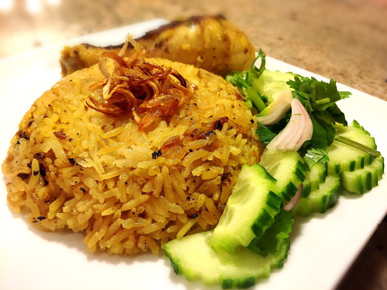 Khao mok gai – Tender chicken buried in sweet yellow rice
