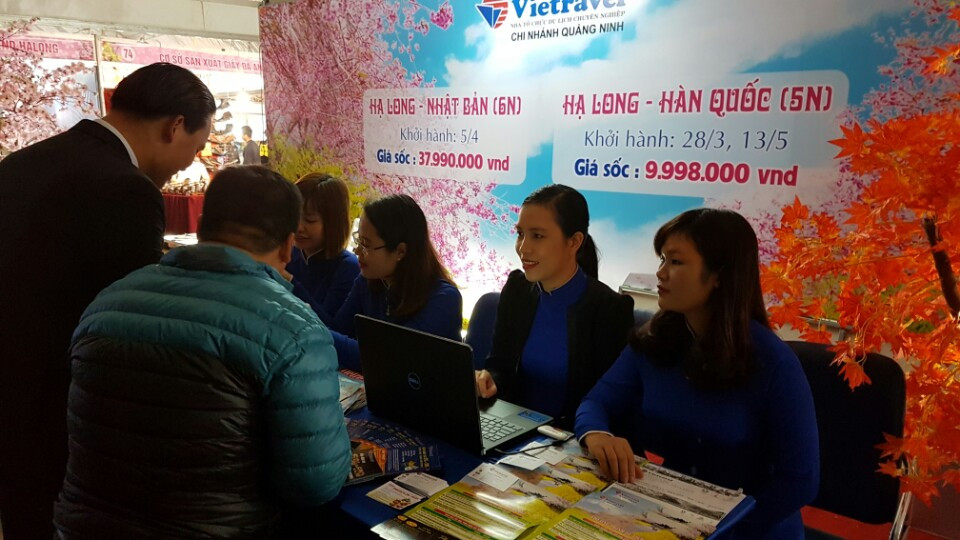 Vietravel Quảng Ninh giới thiệu sản phẩm tại Lễ hội Hoa Anh Đào - Mai Vàng Yên Tử, Hạ Long 2017