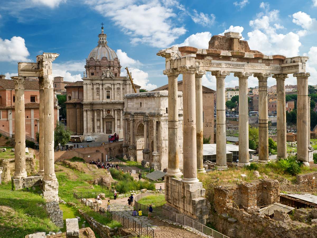 ROMAN FORUM Objek Wisata Terbaik Italia