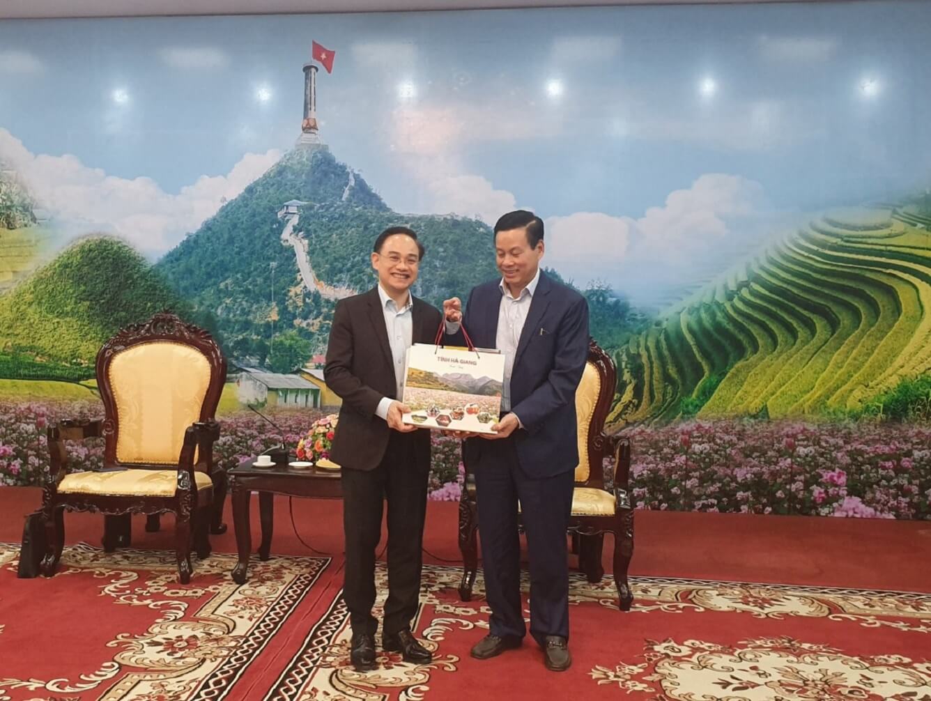 Chủ tịch UBND tỉnh Hà Giang tiếp Lãnh đạo Vietravel